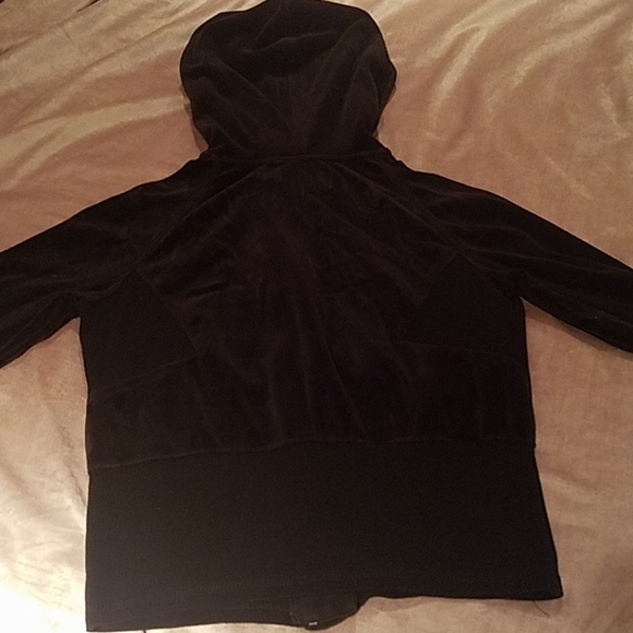 Velure Top by ABS Essentials - Picture 2 of 3